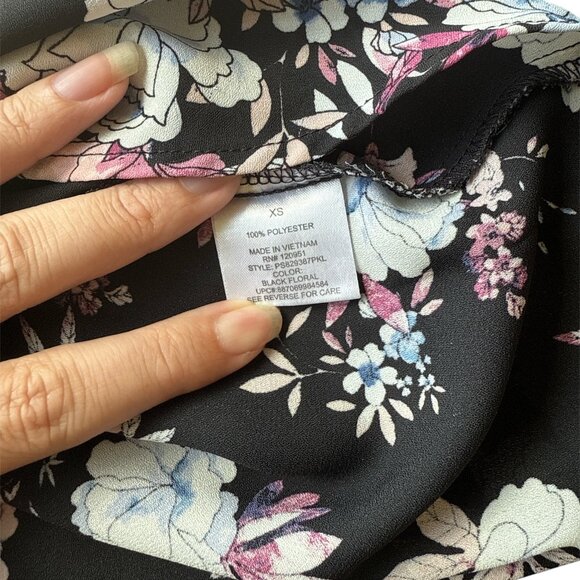 Pink Republic Junior Cold Shoulder V Neck Shirt Black with Floral Sz XS - Picture 3 of 4